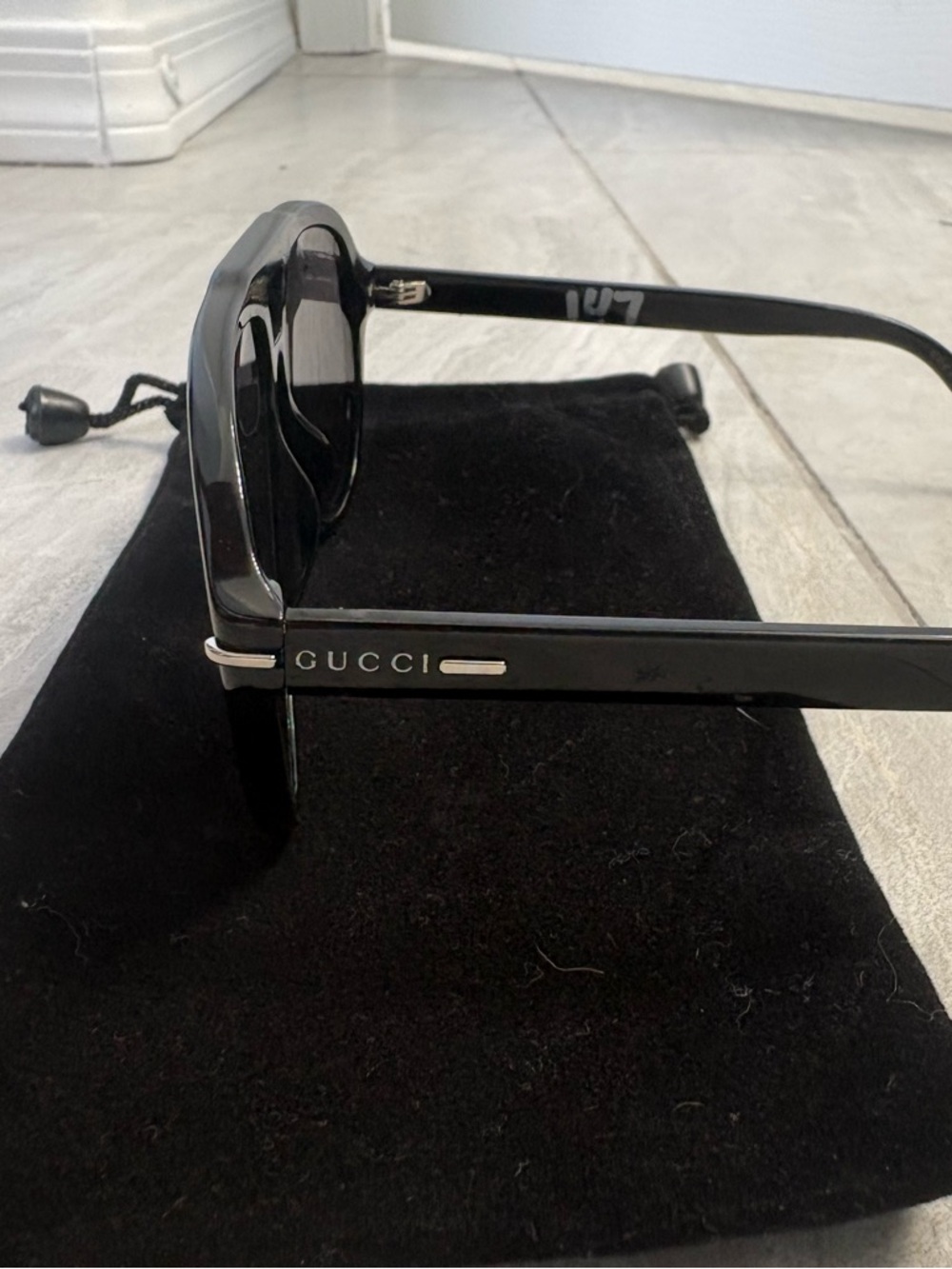 Gucci Black Gloss Aviator Sunglasses with Gold Accent - Picture 5 of 7